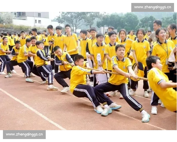 校园拔河比赛激烈开赛凝聚团队力量展现青春风采拼搏精神与集体荣誉同台绽放